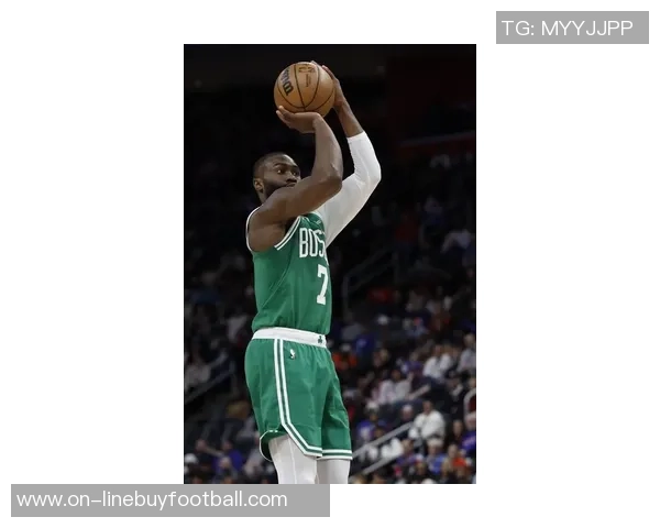 杰伦布朗称赞球队篮板保护表现出色为胜利奠定基础