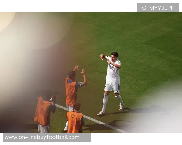 早报：利物浦强势反弹连胜皇马遭遇两连败挑战艰难